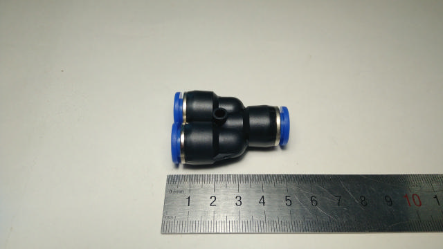 Фитинг пластиковый Y-образный ф10 (артикул PUY10) — Автодетальки